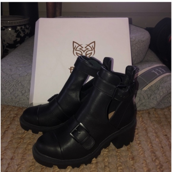 Black Buckle Boots booties nwb - Picture 9 of 9